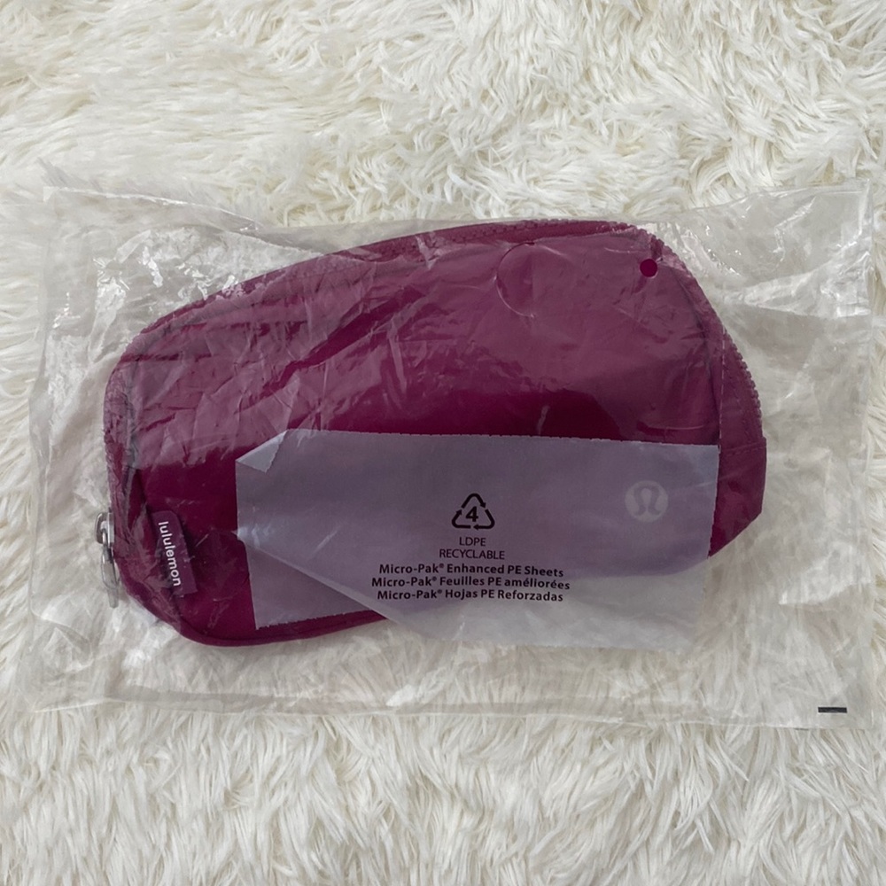 Lululemon Belt Bag - Wildberry / Fuschia 🩷 (BRAND NEW, fully sealed)